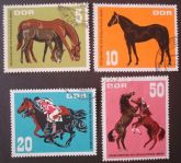 697 Alemanha Oriental série completa de Cavalos circulada